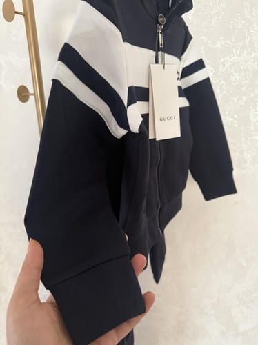 طقم قوتشي كحلي ثقيل للجنسين مزين بعلامة الماركة تط...