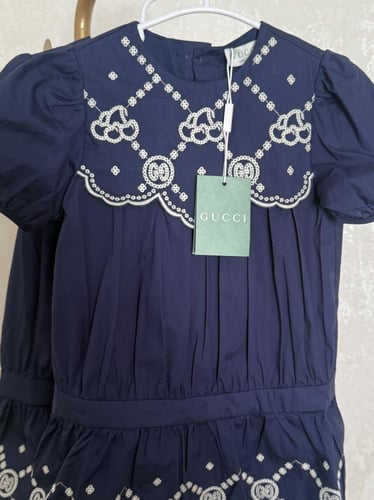 فستان قوتشي مطرز يدوي بابيض