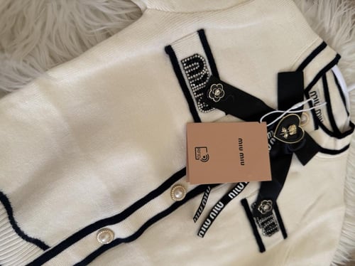 تيور دافئ من الصوف المحبوك ميوميو مزين بأزارير لؤل...