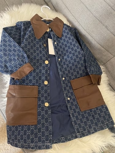 فستان ومعطف ينلبس بطريقتين قوتشي مزين بجلد فخم جدا...