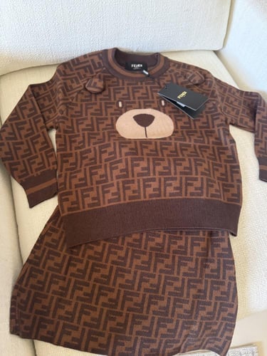 تيور فندي صوف بالكامل 3قطع بلوفر +تنورة +قبعة صوف