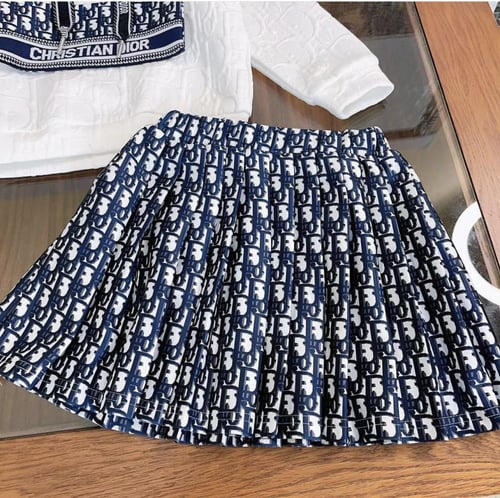 تيور ديور مزين بكسر والتطريز على البلوفر بارز بالك...