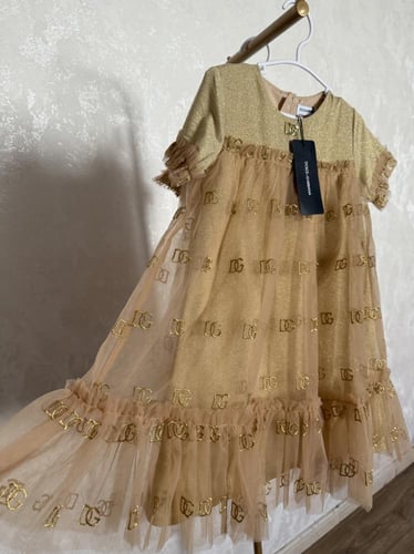 فستان D&G مطرز بالكامل بعلامة الماركة