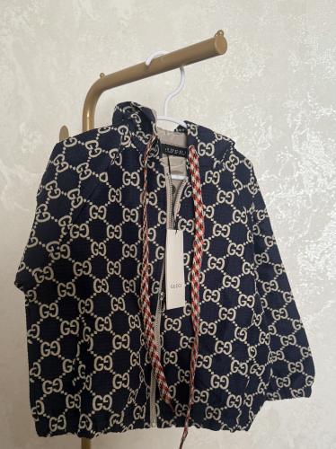 جاكيت قوتشي فخم للجنسين باللون الكحلي