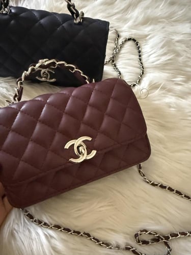 حقيبة شانيل فخمة متوفرة باللونين العودي والاسود