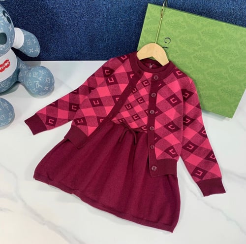 فستان قوتشي+سويتر صوف بالكامل طبق الاصل