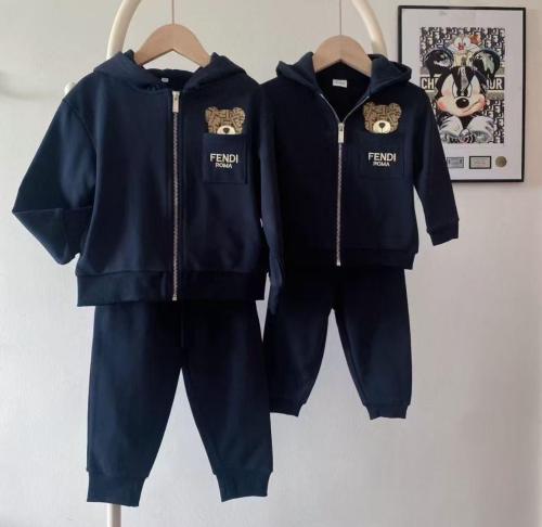 طقم فندي كحلي يناسب الجنسين