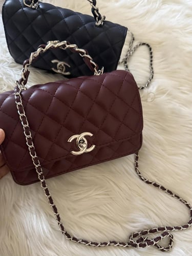 حقيبة شانيل فخمة متوفرة باللونين العودي والاسود