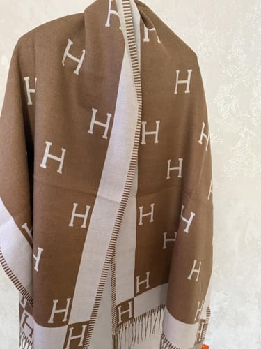 شال هرميز كشمير باللون الجملي مع البوكس