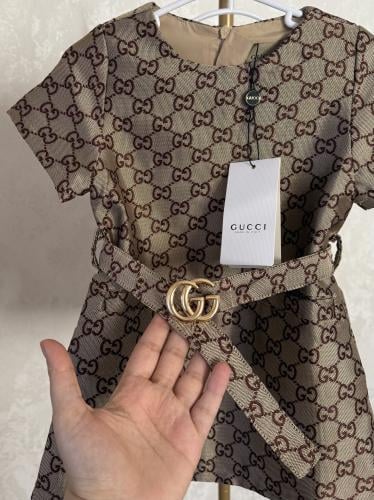 فستان قوتشي جاكار مزين بحزام ذهبي