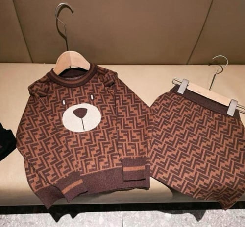 تيور فندي صوف بالكامل 3قطع بلوفر +تنورة +قبعة صوف