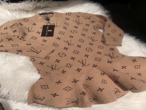 فستان LV صوف محبوك مزين بكرنيشة