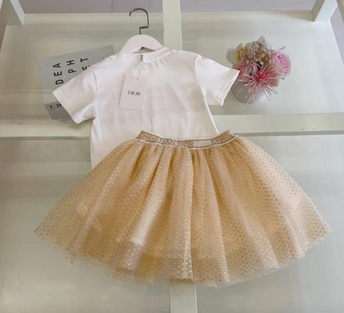 تيور ديور فخم بنفشة مكلل ذهبي