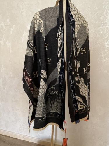 شال هرميز باللون الاسود والبني كشمير مع البوكس