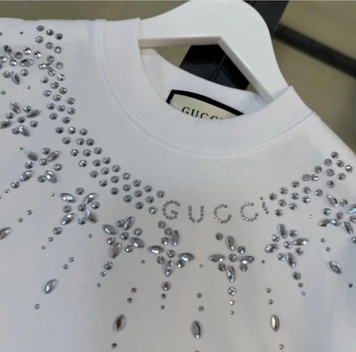 تيور قوتشي مزين بكريستالات قطعتين