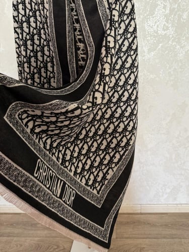 شال ديور كشمير اسود وبيج مع البوكس