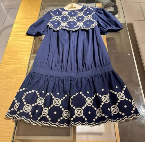 فستان قوتشي مطرز يدوي بابيض