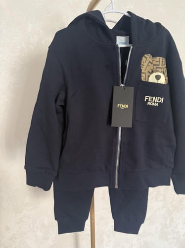 طقم فندي كحلي يناسب الجنسين