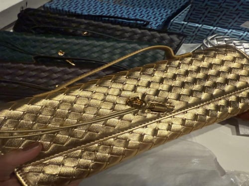 حقيبة بوتيقا بالوان متعددة