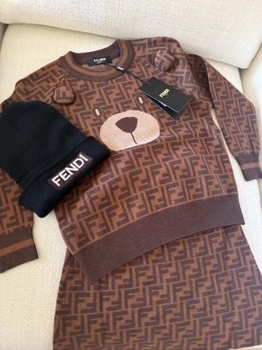 تيور فندي صوف بالكامل 3قطع بلوفر +تنورة +قبعة صوف