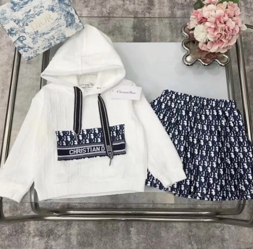 تيور ديور مزين بكسر والتطريز على البلوفر بارز بالك...