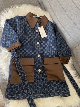 فستان ومعطف ينلبس بطريقتين قوتشي مزين بجلد فخم جدا...