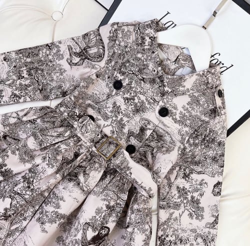 فستان ديور انيق جدا مزين بحزام