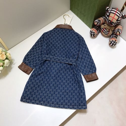 فستان ومعطف ينلبس بطريقتين قوتشي مزين بجلد فخم جدا...