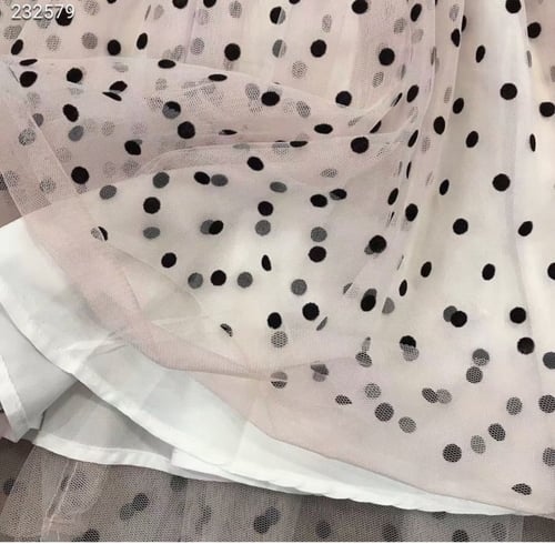 فستان ديور مزين بميدالية حديد