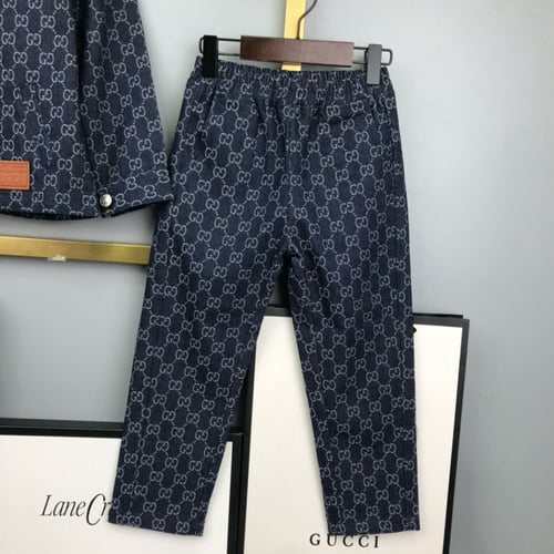 بدلة قوتشي جينز مع قبعة انيقة وعملية