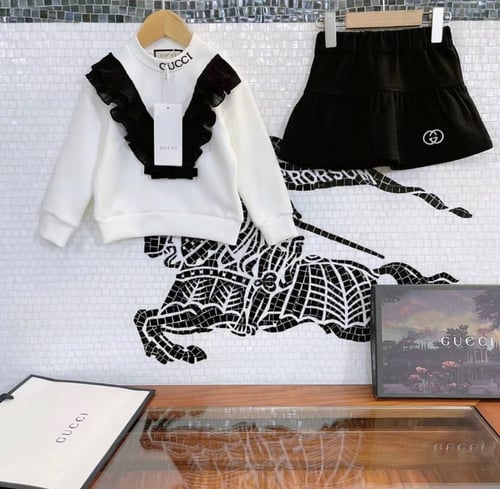 تيور قوتشي مزين بكرنيشة قطعتين