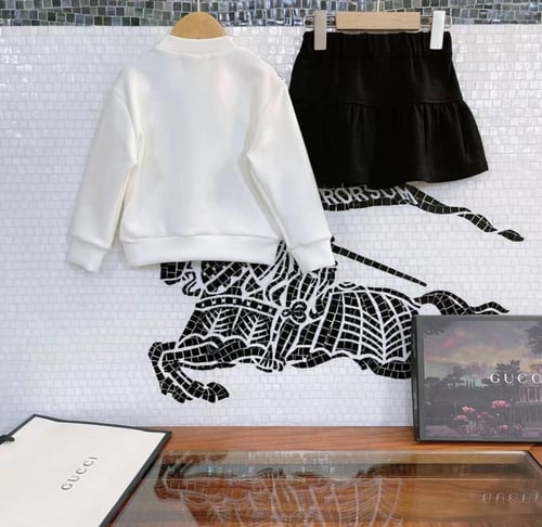 تيور قوتشي مزين بكرنيشة قطعتين