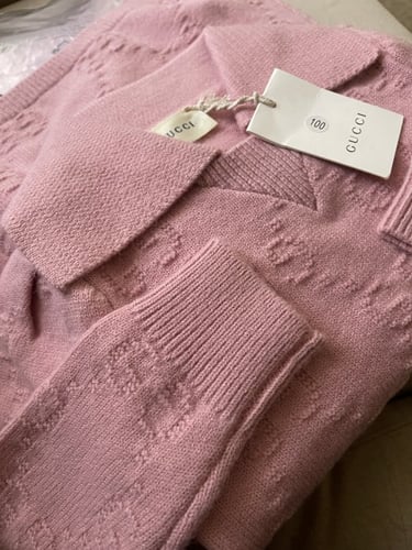 فستان قوتشي صوف مزين بياقة انيق