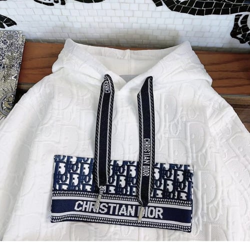 تيور ديور مزين بكسر والتطريز على البلوفر بارز بالك...