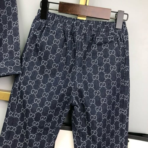 بدلة قوتشي جينز مع قبعة انيقة وعملية