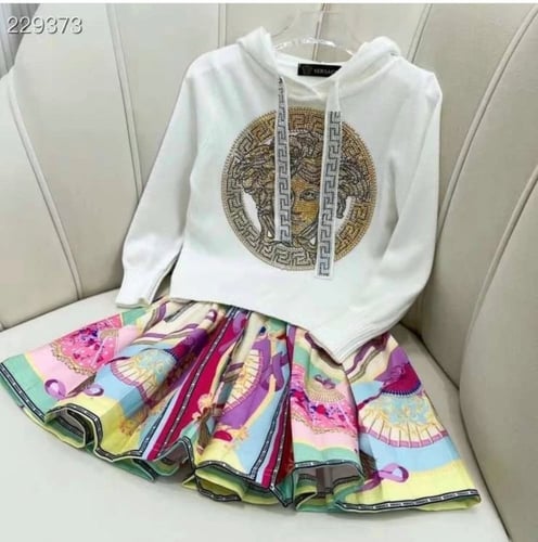 تيور فرزاتشي قطعتين صوف مزين بكريستال