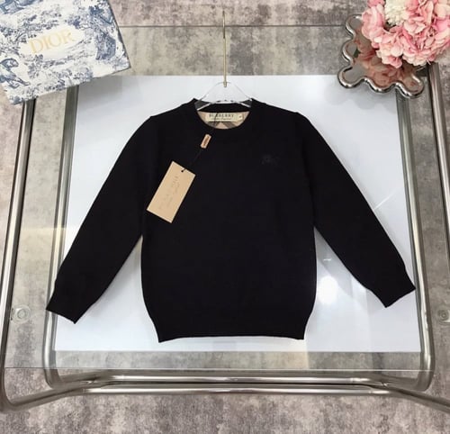 بلوزة بربري من الصوف الناعم اللون الجملي والاسود