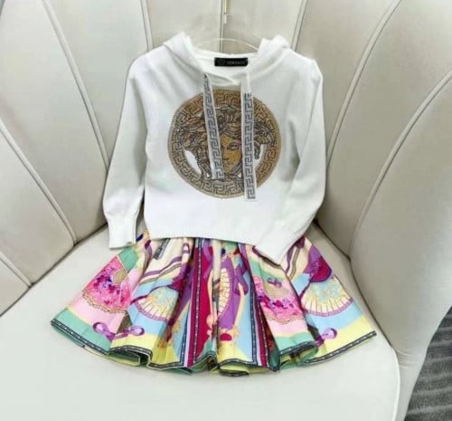 تيور فرزاتشي قطعتين صوف مزين بكريستال