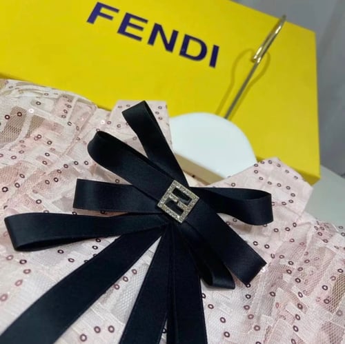 فستان مزين ببروش وقطعة ثابتة من الترتر