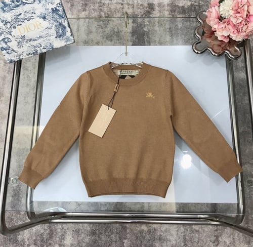 بلوزة بربري من الصوف الناعم اللون الجملي والاسود