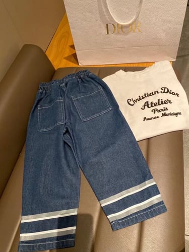 بدلة ديور ولادي جينز طويل مع تي شيرت من 3-12سنة