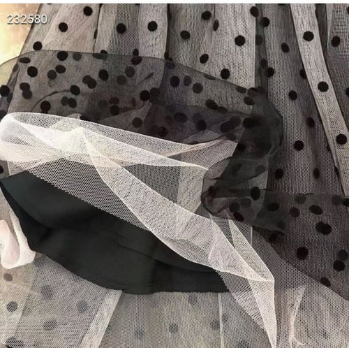 فستان ديور مزين بميدالية ذهبي