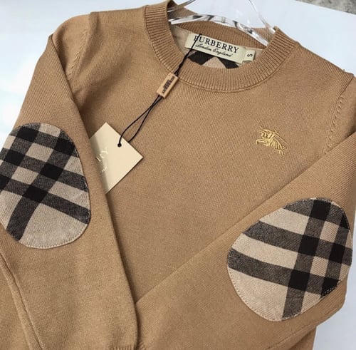 بلوزة بربري من الصوف الناعم اللون الجملي والاسود