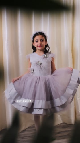 فستان مناسبات مزين بريش وكريستال وداخله جابون