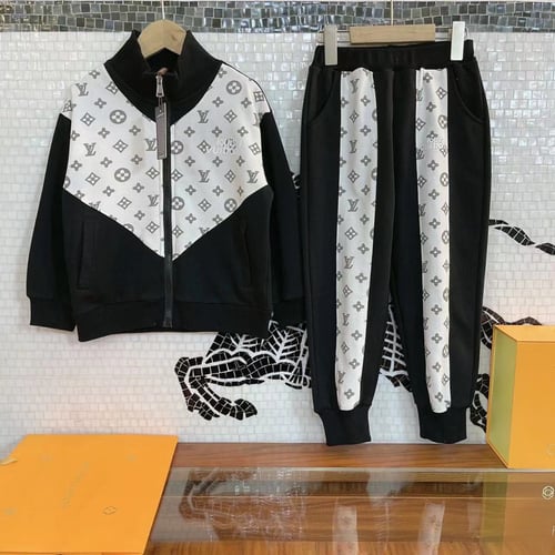 بدلة لويس فيتون ولادي قطعتين