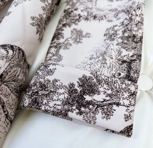 فستان ديور انيق جدا مزين بحزام