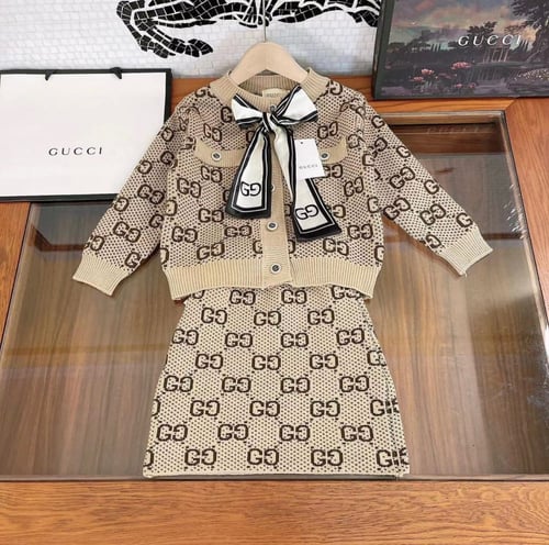 تيور صوف مزين بسكارف انيق