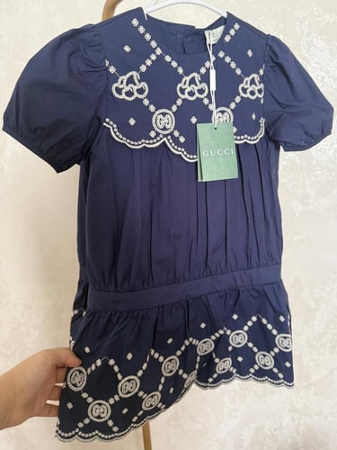 فستان قوتشي مطرز يدوي بابيض