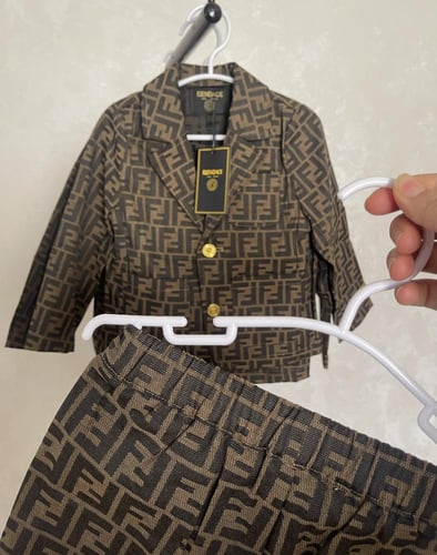 بدلة فندي ولادي رسمي قطعتين جاكيت+شورت فقط