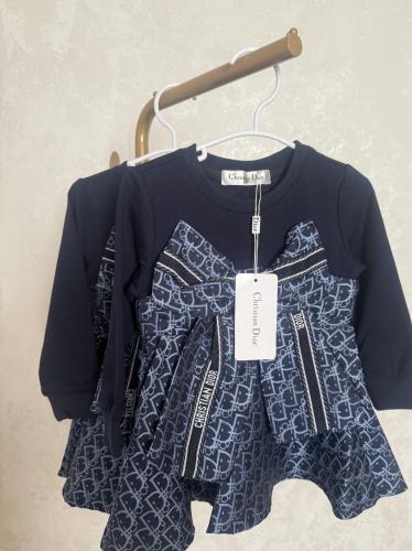 فستان ديور مزين بفيونكة كبيرة